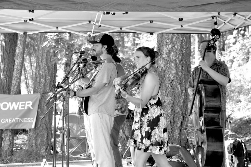 The Muddy Souls had the crowd dancing and singing despite the high temps at the Rotary Club of Illinois Valley’s Siskiyou Folk & Bluegrass Festival Saturday, June 25 at Lake Selmac.